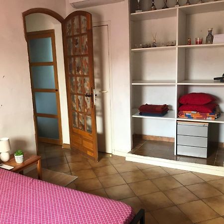 Chambre climatisée avec sdb privée dans une villa avec piscine privée Marsella Exterior foto