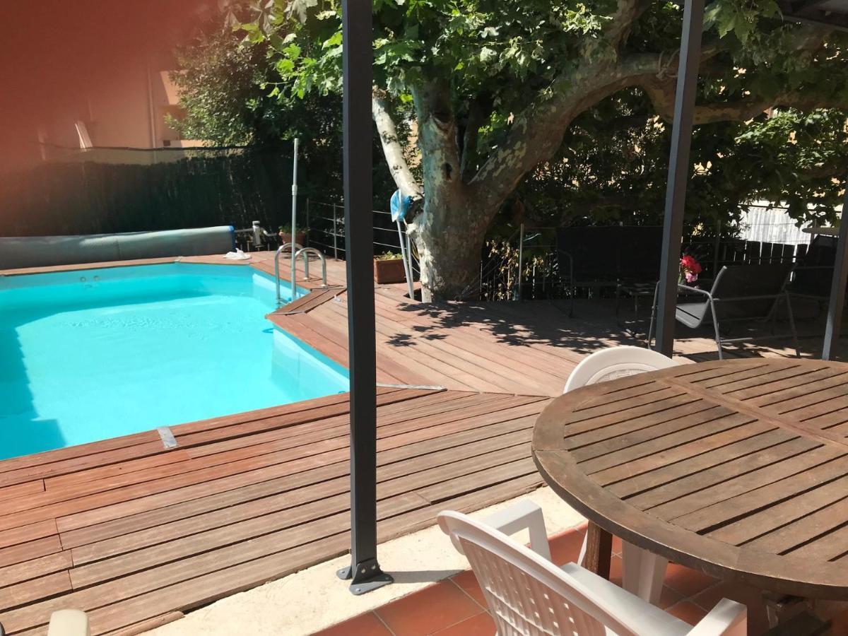 Chambre climatisée avec sdb privée dans une villa avec piscine privée Marsella Exterior foto